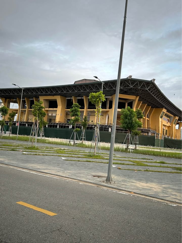 Mảnh đất vàng tọa lạc trên con đường Trần Văn Ơn sầm uất, ngay cạnh Quảng Trường Nhà Thi Đấu