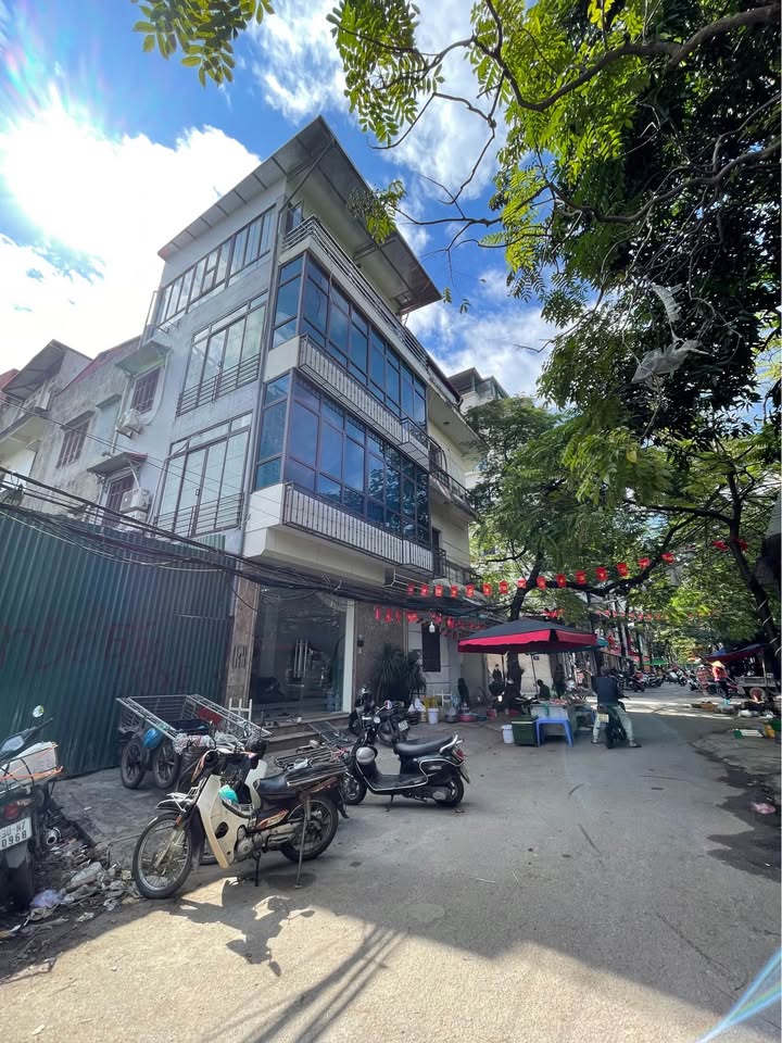 Nhà 4 tầng Trung Kính, Cầu Giấy - Vỉa hè rộng, ô tô tránh vào nhà, gần vườn hoa