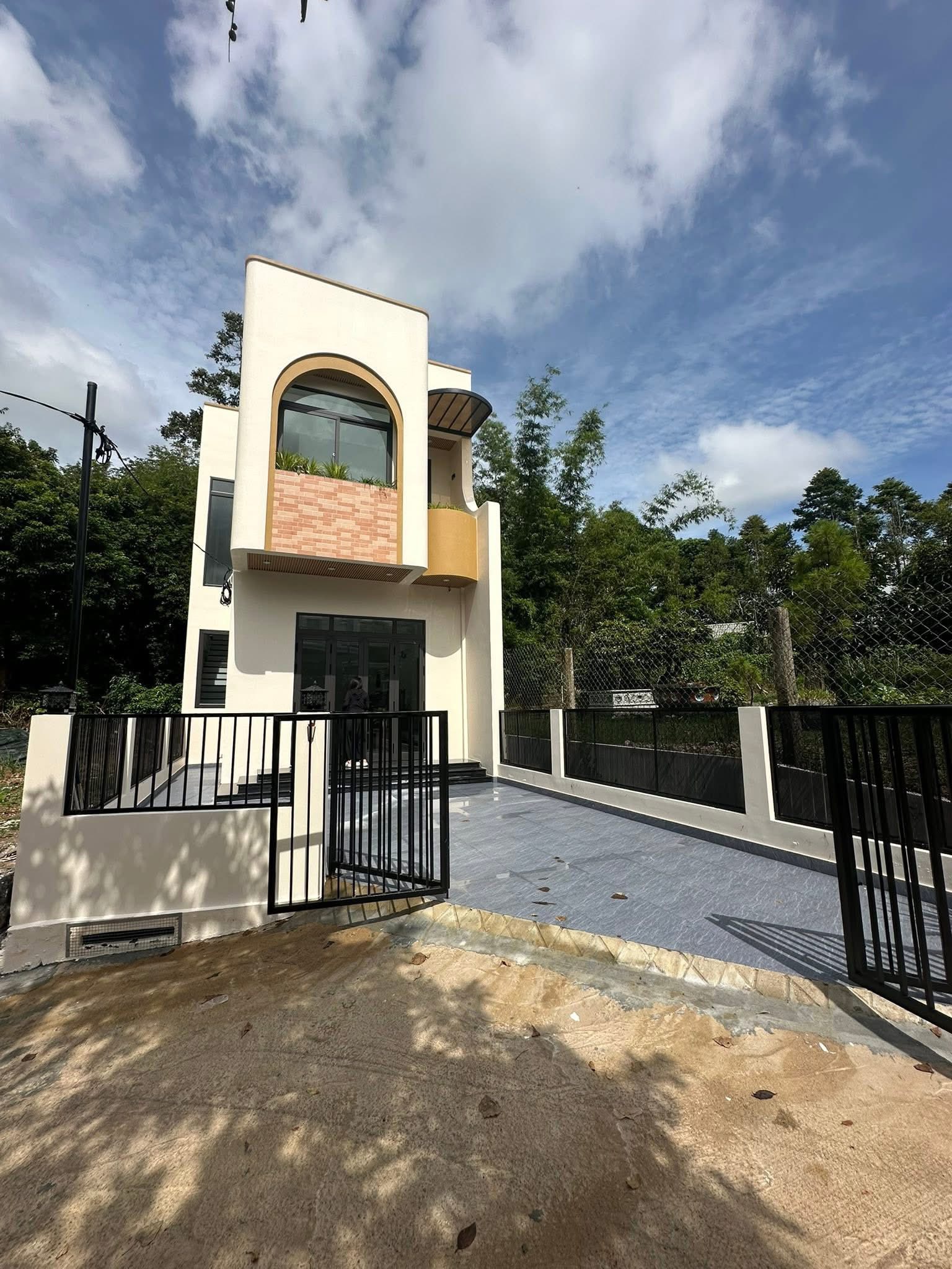 Siêu phẩm nhà 2 tầng mới keng vừa hạ giá sốc 100 triệu, giờ chỉ còn 2,69 tỷ