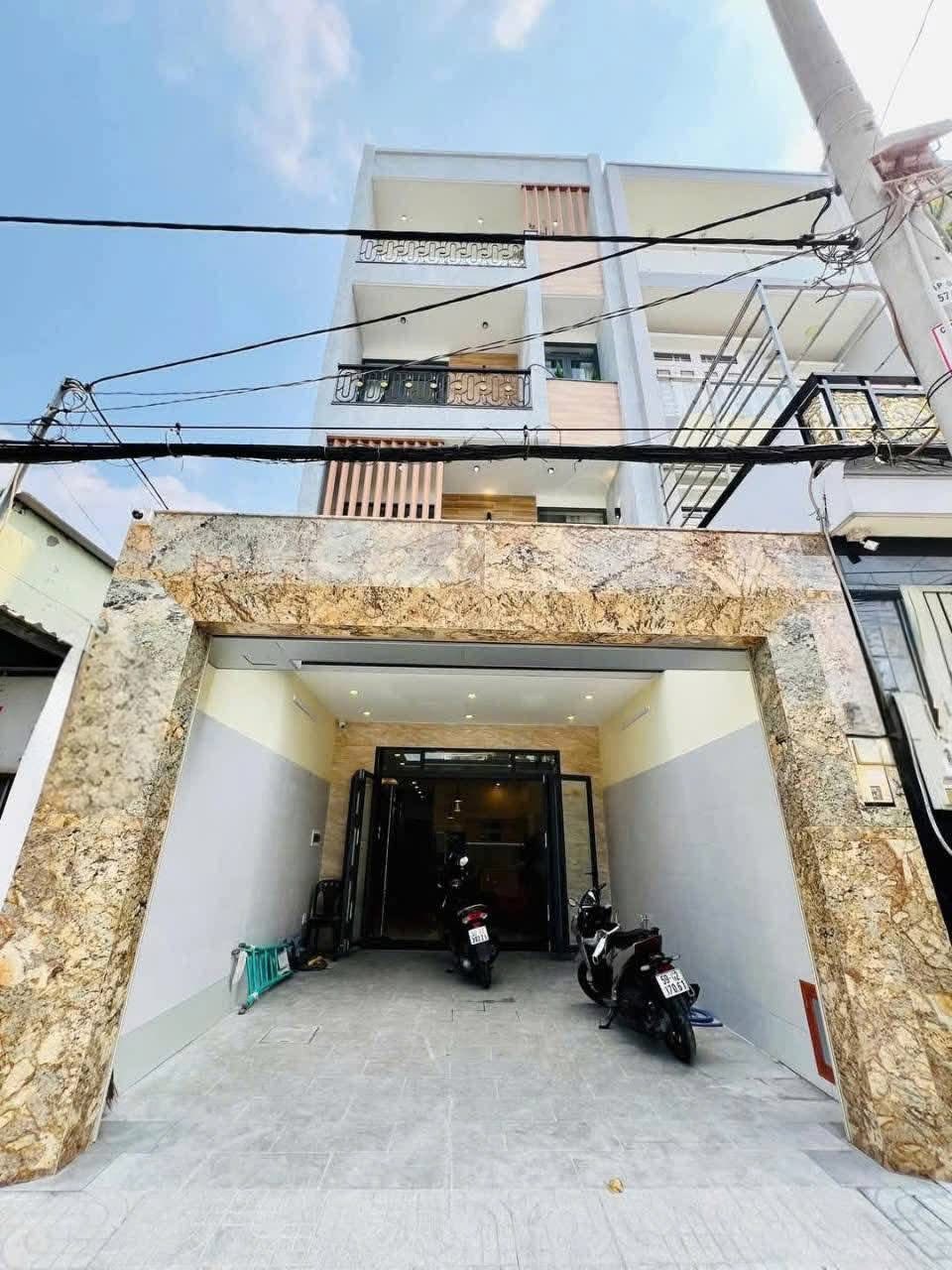 Siêu phẩm nhà phố xây tâm huyết, diện tích khủng có thang máy mặt tiền đường nhựa 12m thông thoáng