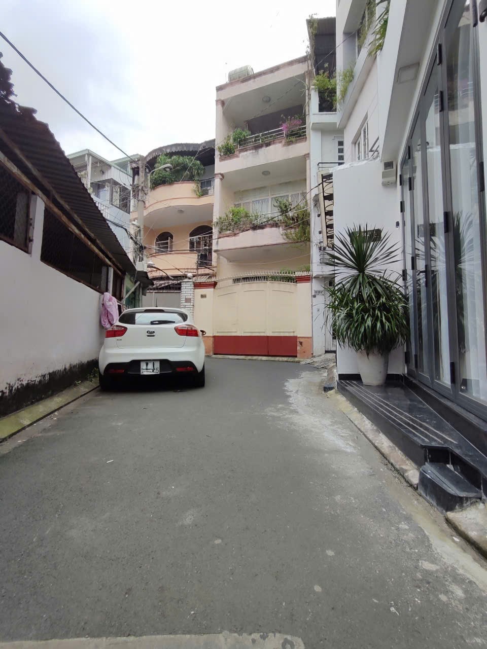 Nhà đẹp 3 tầng, ô tô đỗ cửa tại Phú Nhuận - Sổ hồng riêng