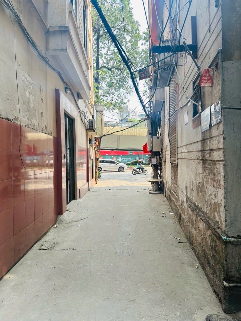 Siêu phẩm nhà 5 tầng, diện tích 60m2, nằm trên con ngõ thông tứ ngả