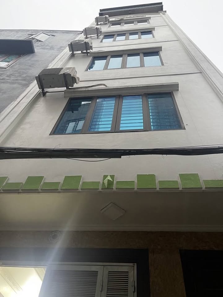 Nhà dân xây kiên cố, nằm trên mặt ngõ thông Thanh Am, Ngô Gia Tự, Đặng Vũ Hỷ