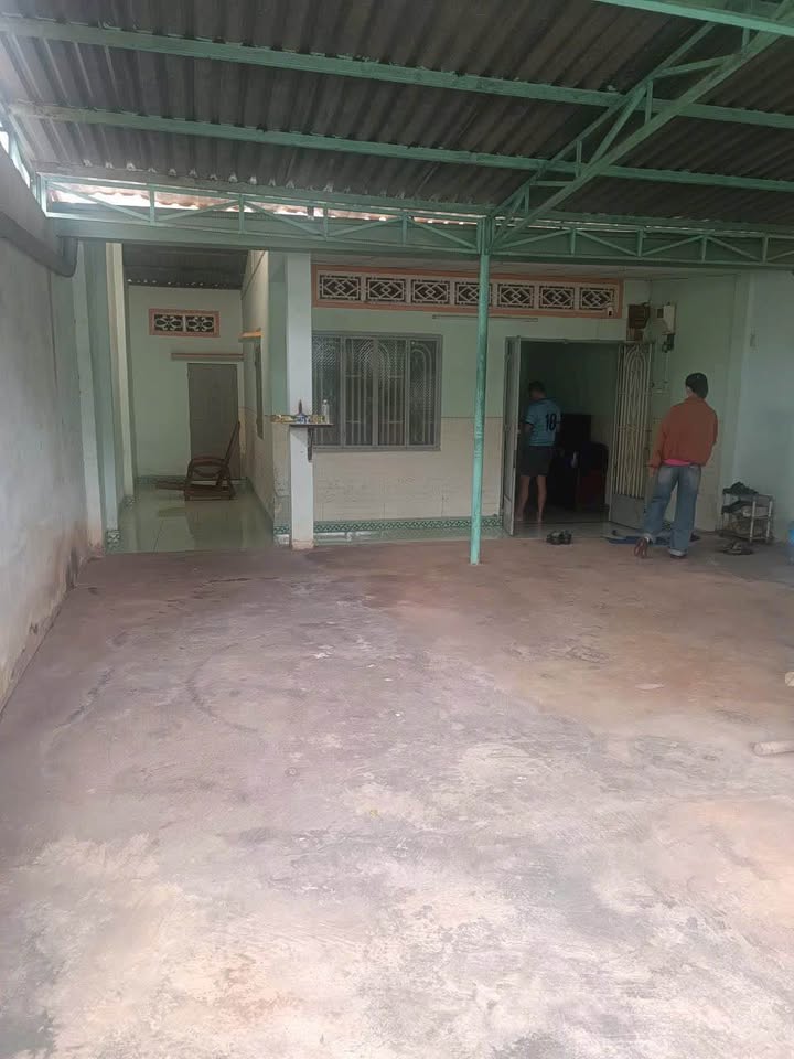 Nhà 6.1m x 20m, giá 2.35 tỷ, Tương Bình Hiệp, Thủ Dầu Một