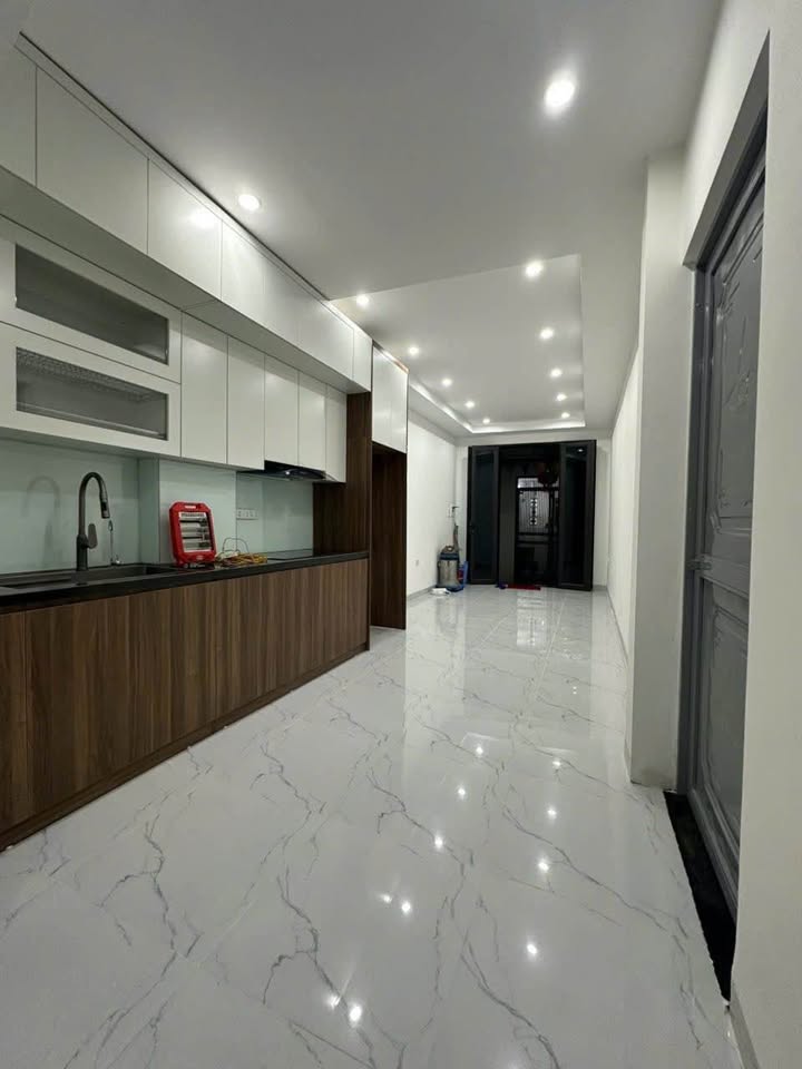 Nhà 5 tầng lô góc, mặt ngõ rộng thoáng, cách phố Hà Trì 70m, giá 7 tỷ