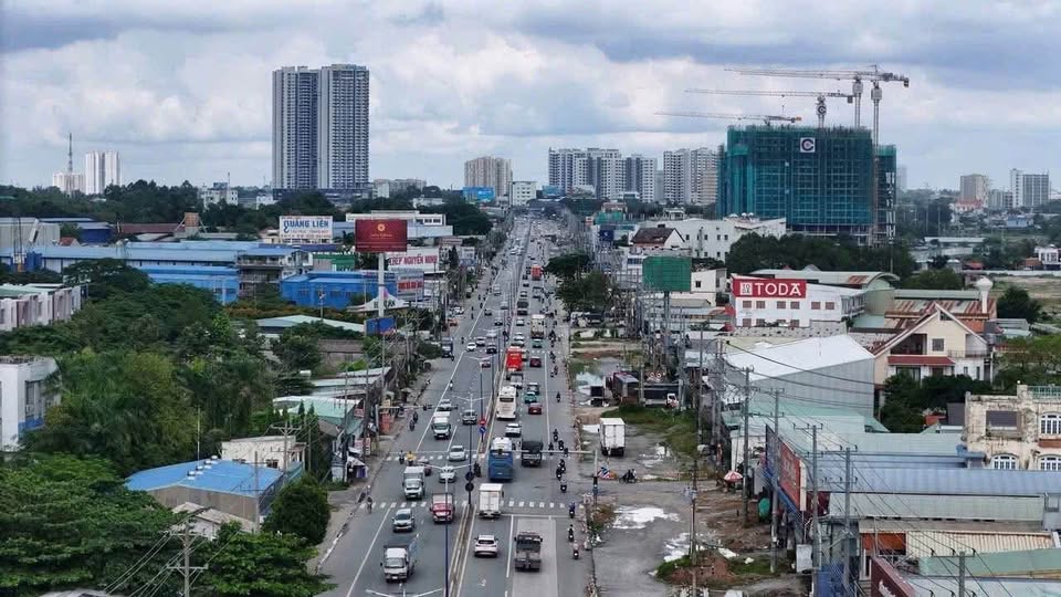 Nhà cần bán có vị trí thuận lợi, gần Quốc lộ 13, khu vực Vĩnh Phú, Thuận An, Bình Dương.