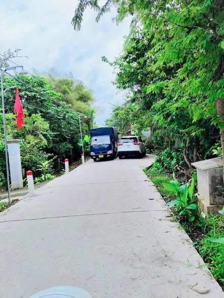 Nền đất thổ cư vuông vắn, liền lạc, sẵn sàng đón chủ nhân kiến tạo tổ ấm