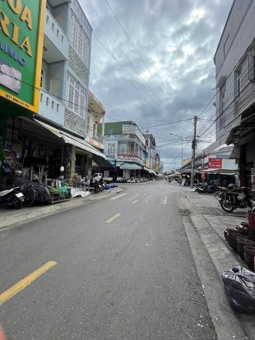 Bán nhà 3 tầng mặt tiền chợ Liên Nghĩa, Đức Trọng, Lâm Đồng