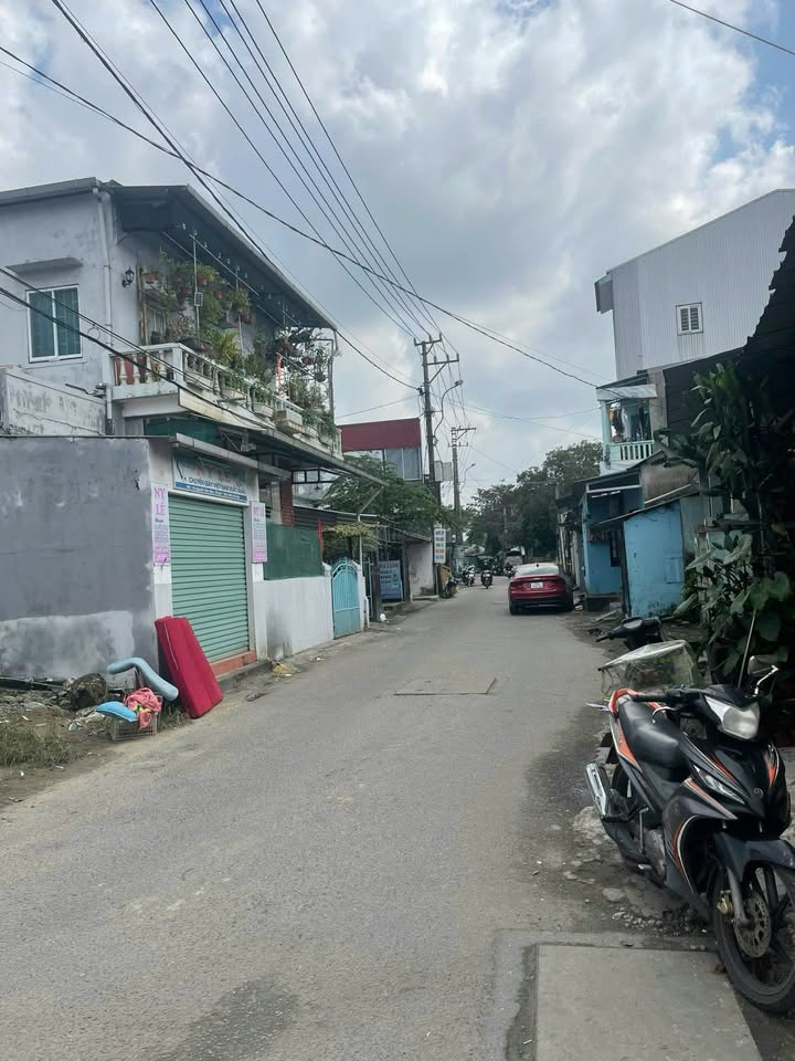 Tọa lạc tại vị trí đắc địa trên mặt tiền đường Nguyễn Văn Siêu, thành phố Huế