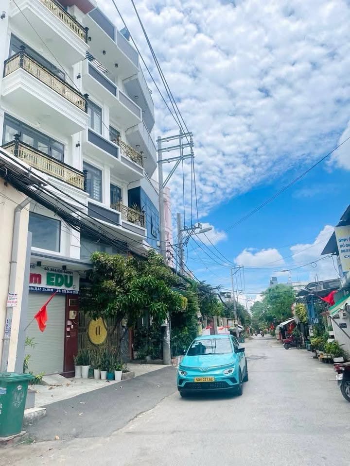 Tọa lạc tại khu vực An Phú Đông, Quận 12, ngôi nhà 4 tầng này mang đến một không gian sống lý tưởng với diện tích 60m2