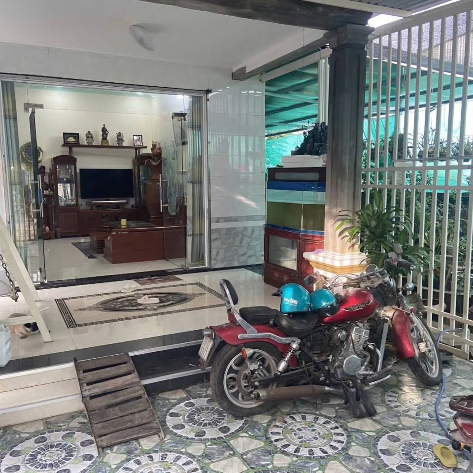 Chào mừng bạn đến với tổ ấm mơ ước tại khu dân cư Tràng An sầm uất, tọa lạc trên đường Tô Vĩnh Diện