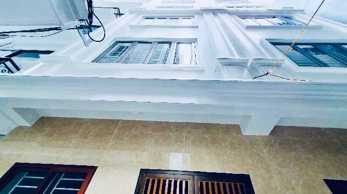 Nhà Cầu Giấy, 29m², 5 tầng, full đồ, ô tô gần, sổ đỏ chính chủ giá hời