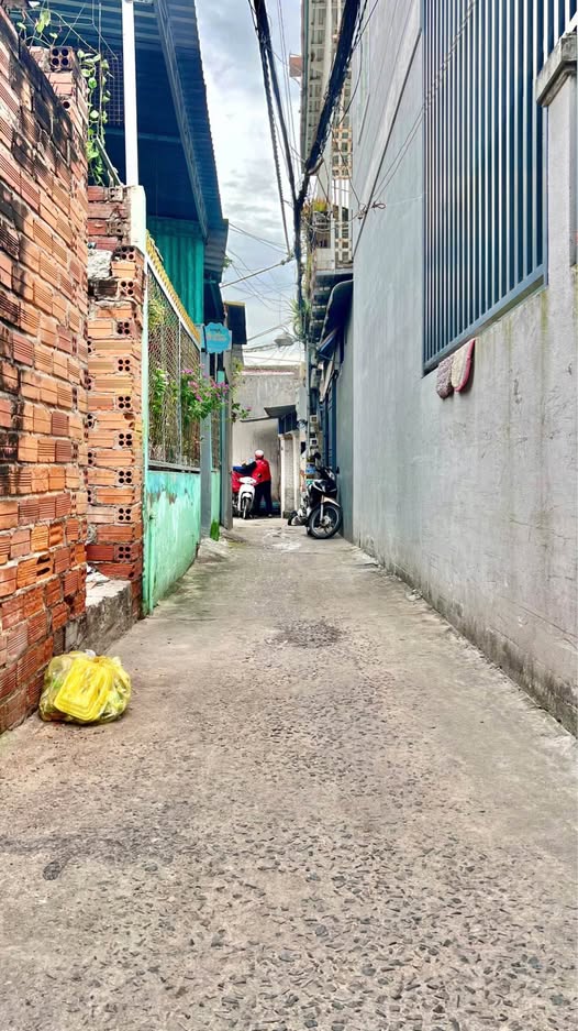 Nhà xinh 63m² gần Chợ Làng, chỉ 880 củ