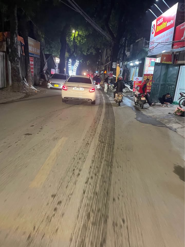 Nhà 5 tầng, 30m2, 40m ra Nguyễn Văn Huyên, Tây Hồ