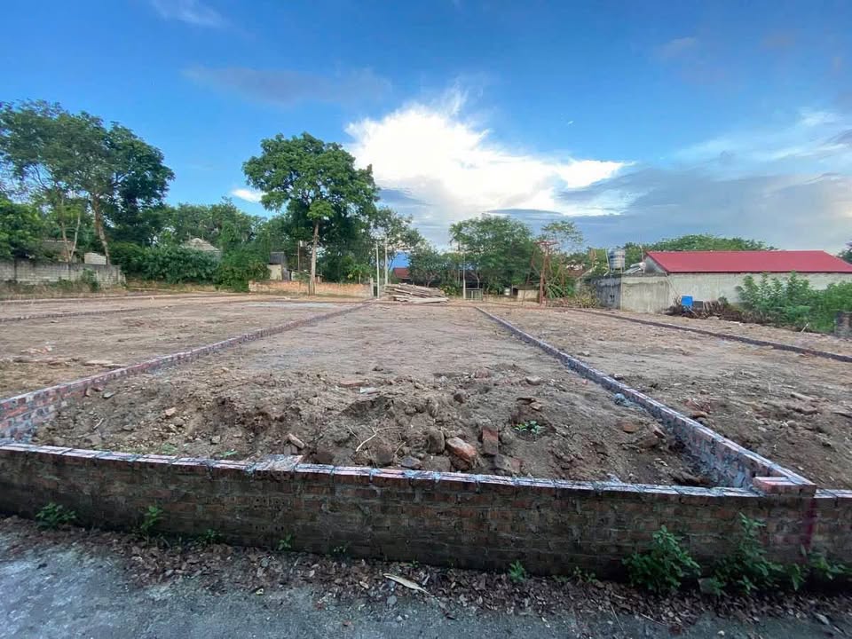 Siêu phẩm đất nền Hoàng Hoa 3 lô f0 cực đẹp, kinh doanh vô đối