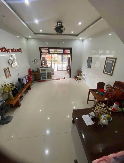 Siêu phẩm nhà 3 tầng tọa lạc tại mặt tiền đường Lê Gia Đỉnh,