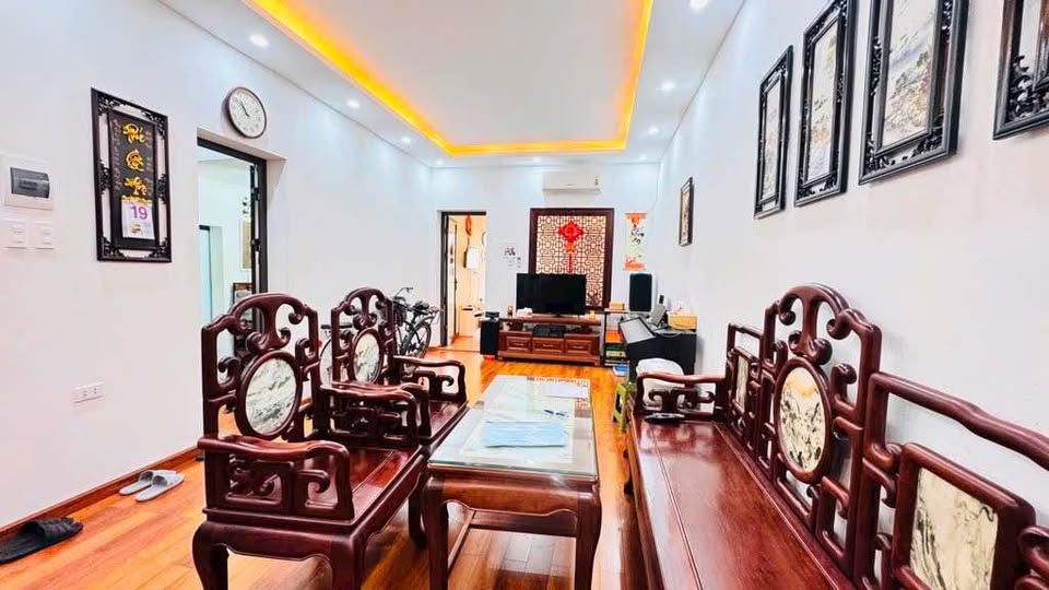 Sốc! Nhà Thanh Đàm, Hoàng Mai 3 tầng, 4 ngủ, sân đỗ 10 ô tô, giá chỉ nhỉnh 7 tỷ