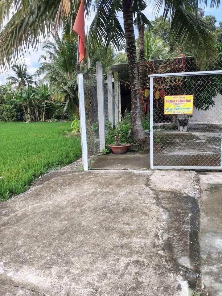 Chính chủ gửi bán lô đất thổ cư kèm tặng căn nhà cấp 4 tọa lạc tại hẻm Nguyễn Văn Quá