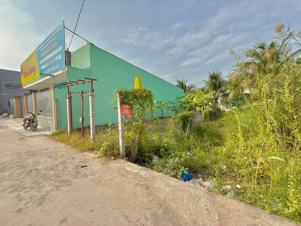 Tọa lạc tại Phường 5, Thành phố Mỹ Tho, Tỉnh Tiền Giang, một nền đất vuông vắn