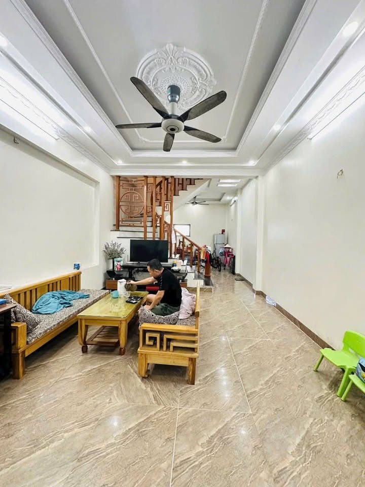 Bán nhà 3 tầng, ngõ rộng 4m đường Kênh, ô tô đỗ thoải mái