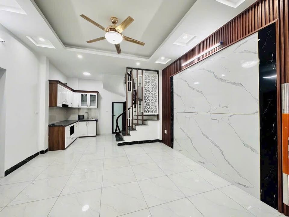 Nhà mới 5 tầng Thanh Am, ô tô đỗ cổng nở hậu, thoáng sáng, chỉ nhỉnh 6 tỷ