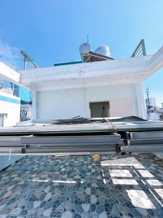 Bán nhà 4 tầng Trần Hưng Đạo Q1, 32.4m², nở hậu, SHR, nhỉnh 5 tỷ