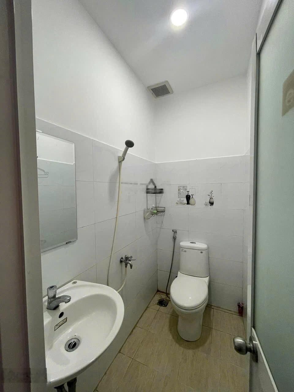 5.5 triệu/tháng - Nhà 2pn2wc hẻm 8m thông đường số 1, P.Long Trường