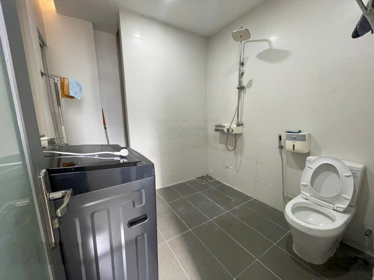 Cho thuê studio ban công - Thang Máy Ngay Phan Xích Long, bờ kè Trường Sa, sân bay, Nguyễn Văn Trỗi