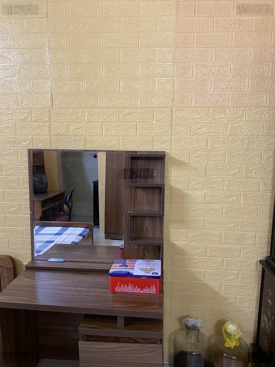 Cho thuê nhà cấp 4, 20m2, có đủ NL, ĐH, giường, tủ... Sạch đẹp, có sân chung rộng, giá 2,5 tr/th