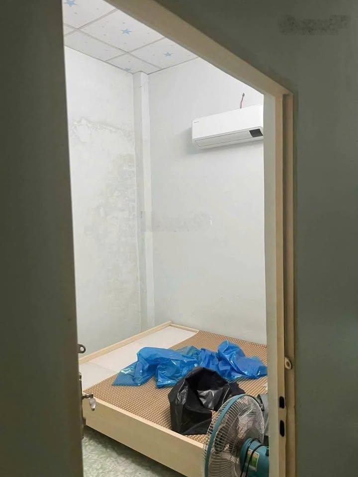 Bán nhà (5x17,1m) 85m2 gần bệnh viện, sát bên chợ Bình Chánh đang cho thuê 18 triệu giá 750 triệu