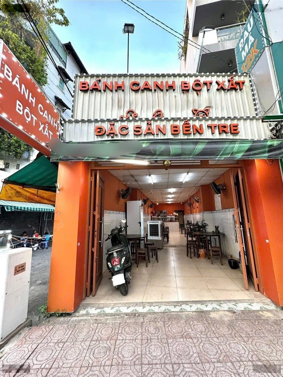 Bán gấp căn nhà góc 2 mặt tiền ngay chợ bình chánh 5mx17m, đang cho thuê giá 17tr/tháng, giá 770 tr