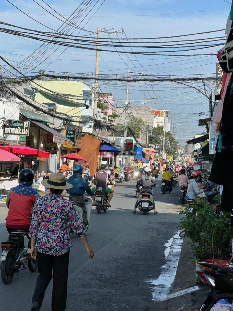 Bán nhà (5x19,38m) 96m2 gần bệnh viện sát bên chợ Bình Chánh đang cho thuê 22 triệu giá 830 triệu