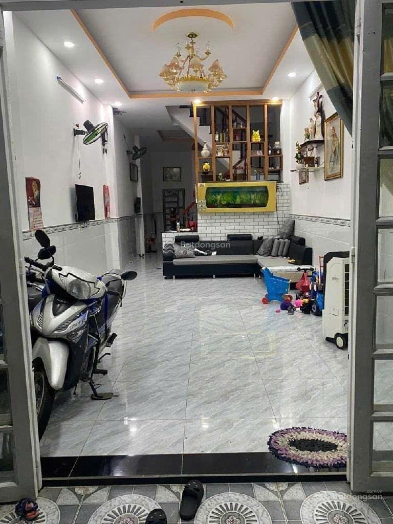 Bán nhà (5x16,02m) 80m2 gần bệnh viện sát bên chợ Đệm đang cho thuê 18 triệu giá 750 triệu