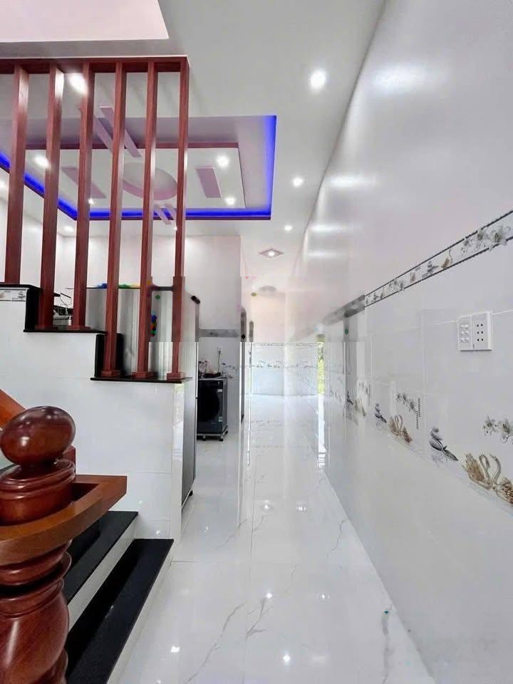 Bán nhà (4x25m) 100m2 gần bệnh viện sát bên chợ Bình Chánh đang cho thuê 22 triệu giá 850 triệu