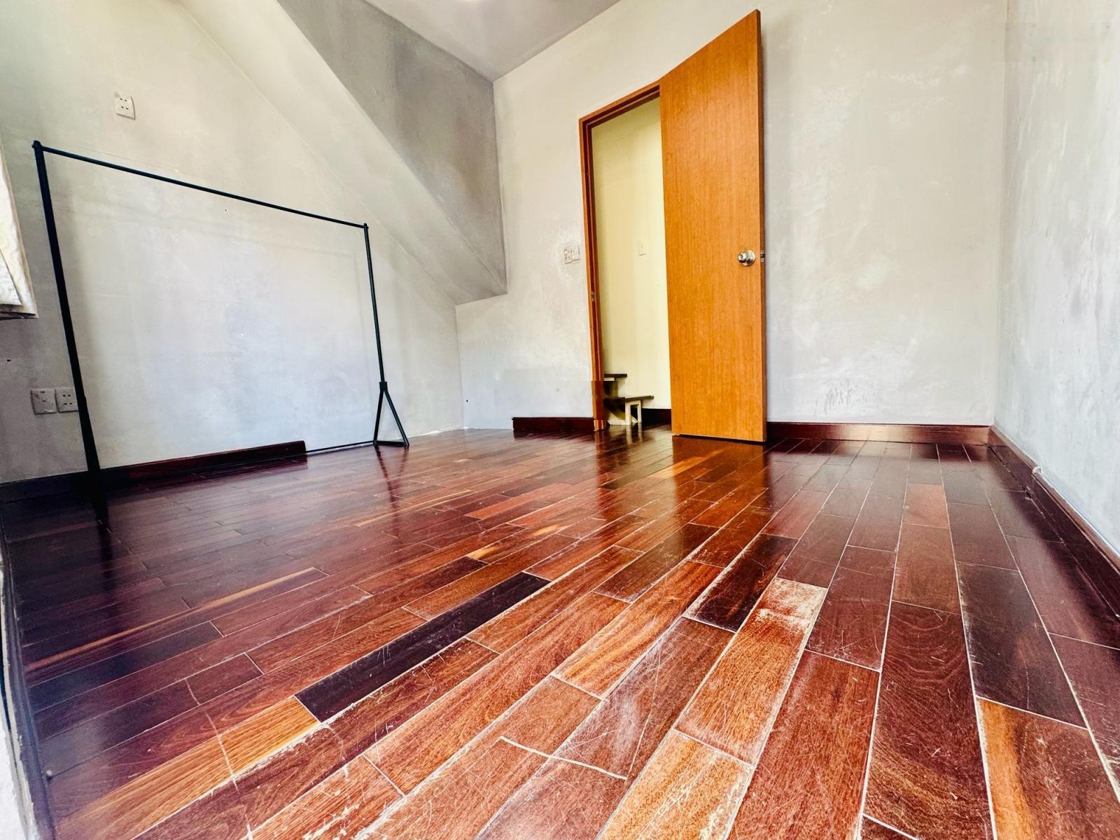 Nhà đẹp 3 tầng - hẻm xe hơi - Trần Đình Xu