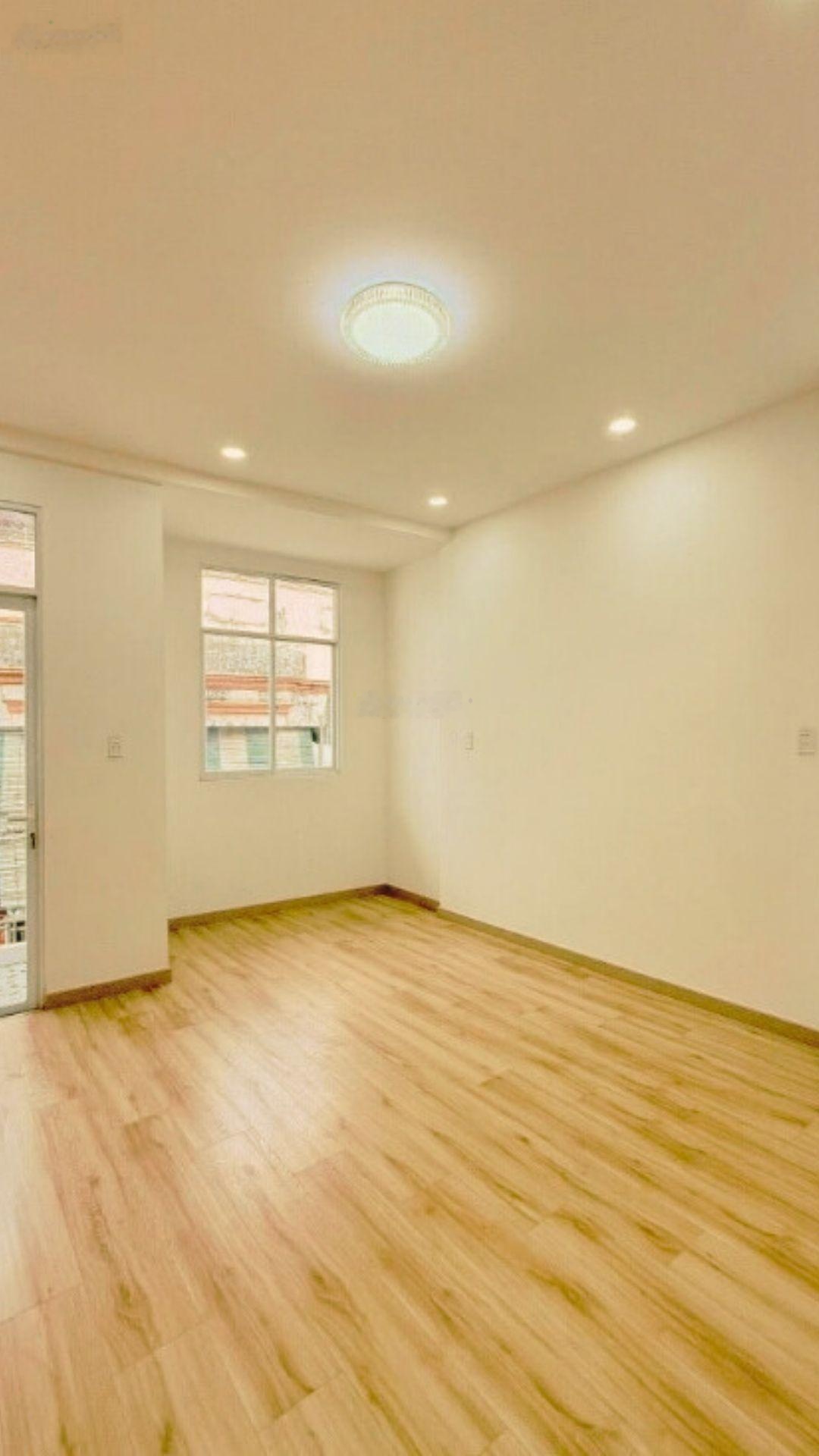 Bán nhà Âu Cơ, P. 9, Q. Tân Bình - 3 tầng mới, kế Q. 10 - 5.6 tỷ