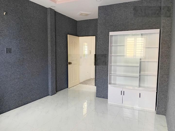 Cho thuê nhà trung tâm giá rẻ 3 lầu 3PN hẻm Hòa Hưng, Q10