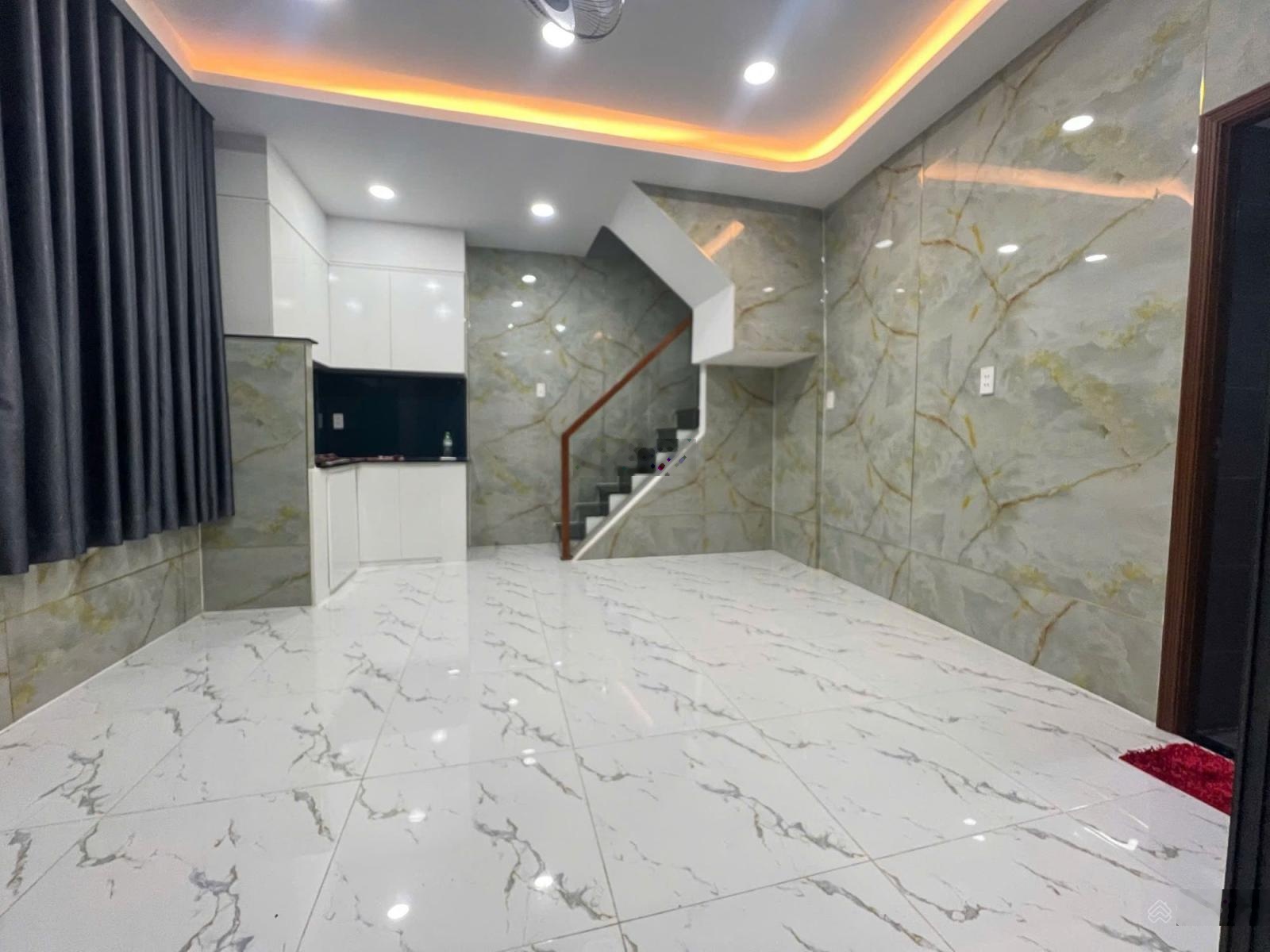 Nhà đẹp 3 tầng - 2 phòng ngủ - Gần mặt tiền - Trần Quang Khải