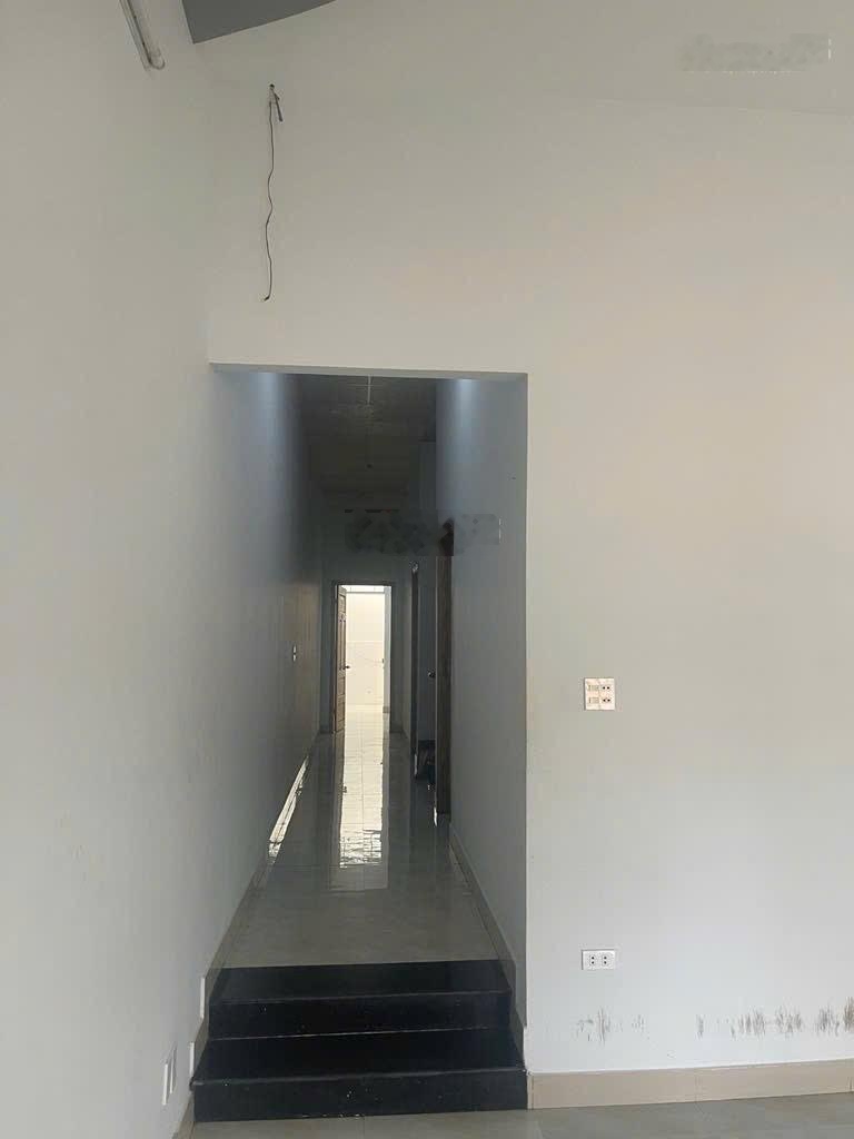 Cho thuê NP tại Quốc Lộ 1A, 7 triệu, 150m2, 7PN, 7WC, đẹp, tiện ích