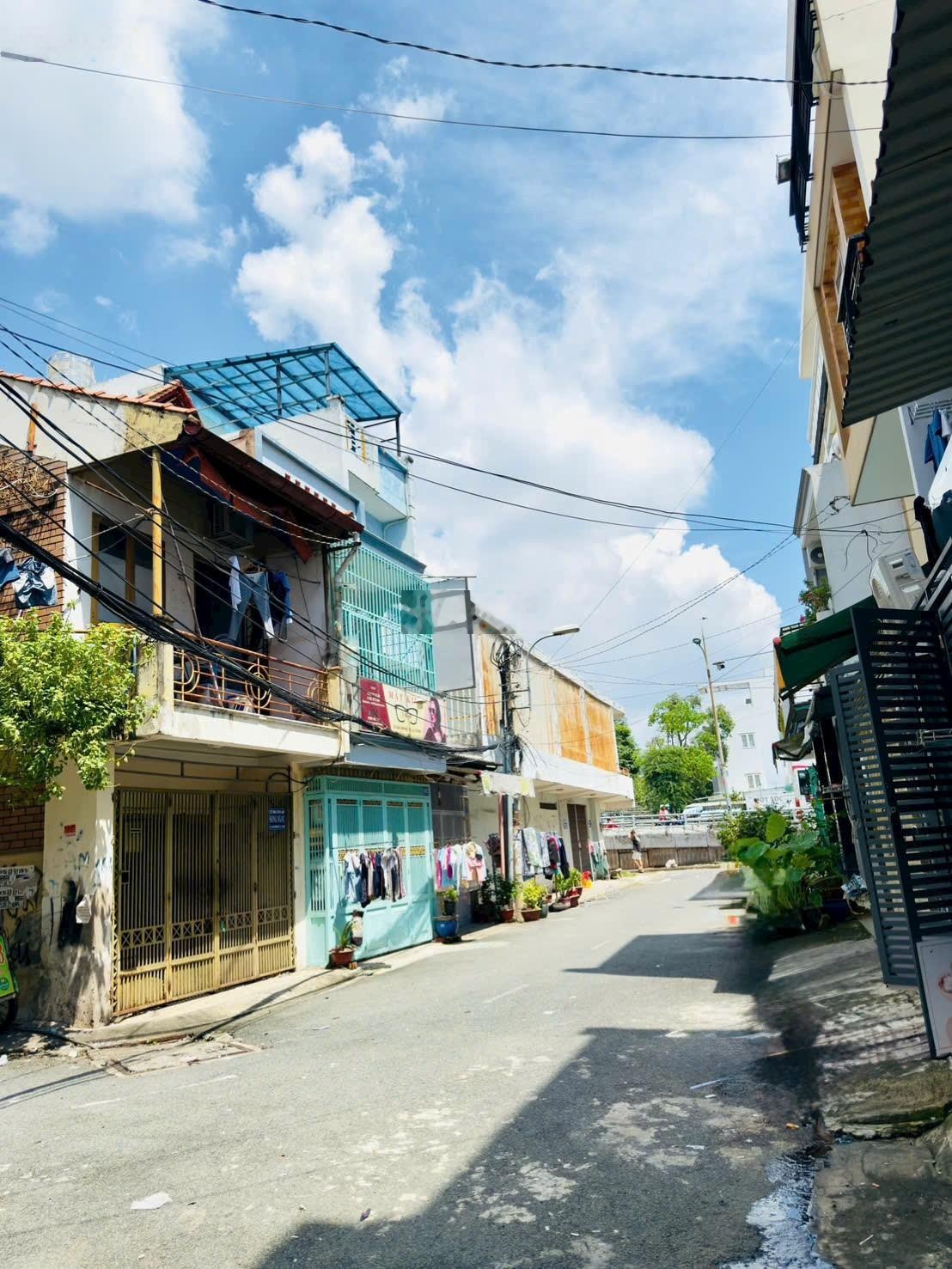 Hộ khẩu SG chỉ với 860 triệu sở hữu ngay nhà 2MT - Sổ Hồng sẵn - Vị trí siêu "ĐỈNH"