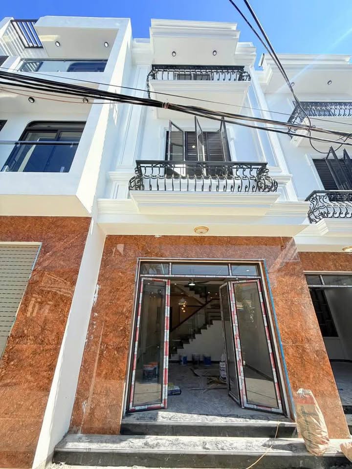 Nhà 3 tầng xinh xắn, ô tô đỗ cửa, trung tâm An Đồng