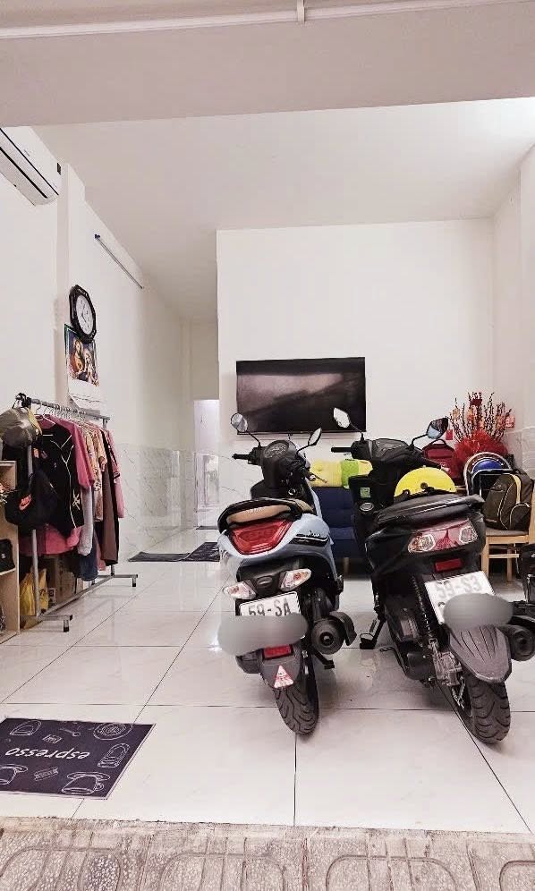 Nhà hẻm Linh Tây, 43m2, gần tiện ích, giá tốt