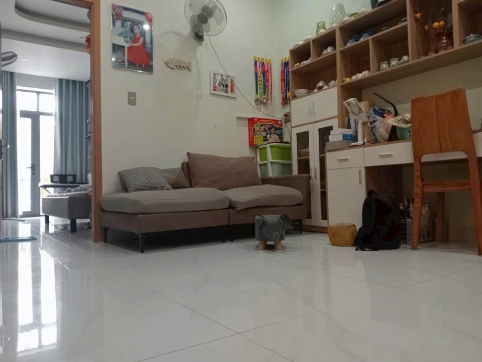 Bán nhà 3 tầng đường Lê Gia Đỉnh, vị trí thoáng nhất Bàu Vá