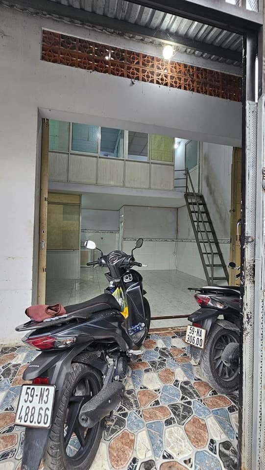 Nhà hẻm 5m, 2 phòng ngủ, kinh doanh nhỏ, chỉ 890 triệu tại Tân Vĩnh Lộc