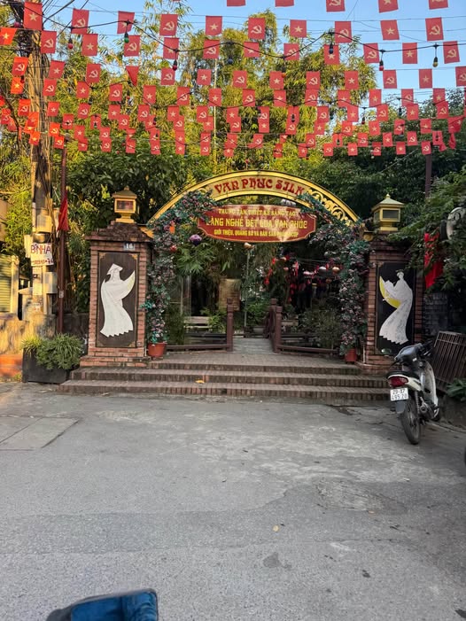 Lô góc Phố Lụa - 40m2, 4 tầng - hai thoáng trước sau - ngõ rộng ô tô