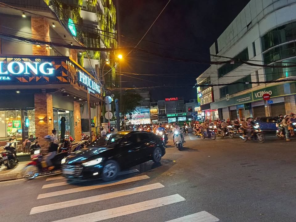 Bán nhà 4,5m x 15m, 1 trệt 1 lầu, gần mặt tiền Cầu Chà Và, Quận 8