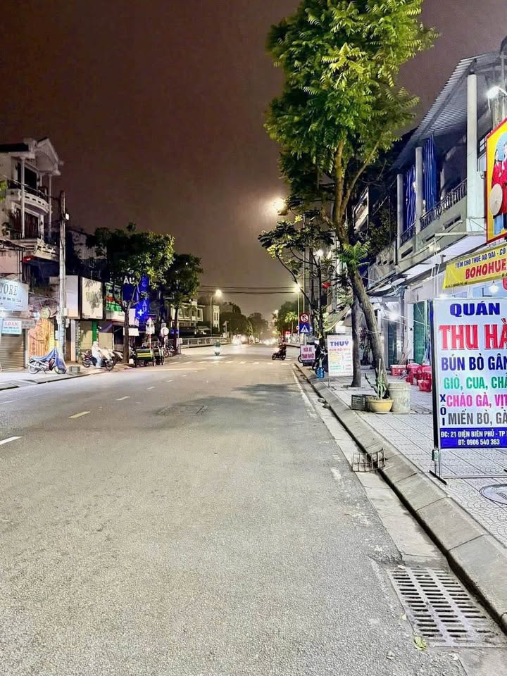 Cần bán nhà 2 tầng kiên cố, có 6 phòng trọ đang cho thuê, tọa lạc ngay mặt tiền đường Điện Biên Phủ