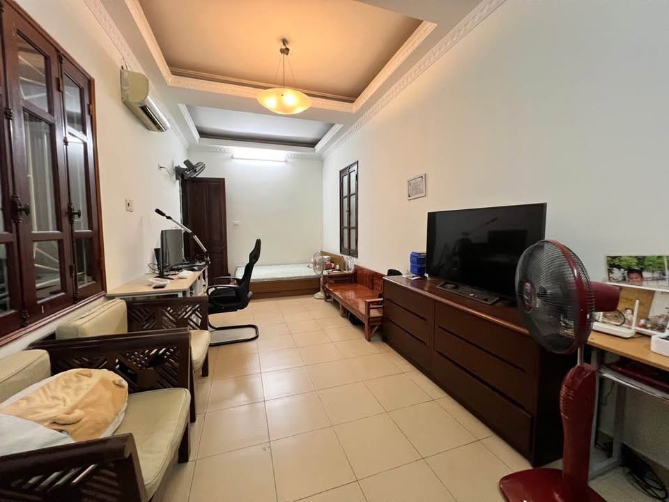 Nhà 4 tầng, diện tích 67.2m², 3 mặt thoáng, cách phố 1 nhà tại Tuệ Tĩnh, Hai Bà Trưng