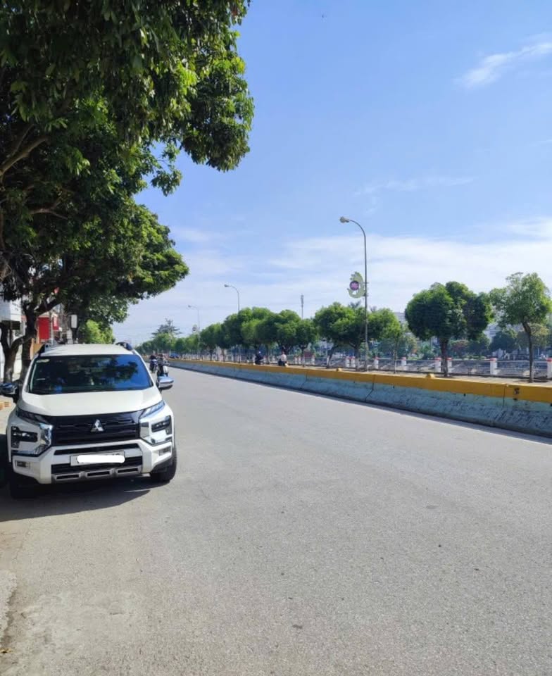 Siêu phẩm nhà 3 tầng mới tinh, tọa lạc ngay mặt phố Hùng Vương sầm uất, thuộc phường Phúc Khánh