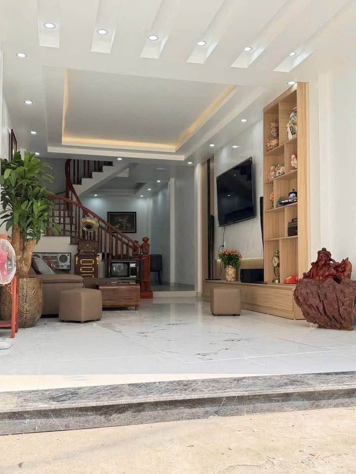 Bán nhà 3 tầng hướng Tây Bắc, 60m2, 3 phòng ngủ tại Trần Lãm, Thái Bình